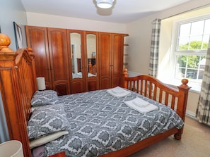 7 quartos, individualmente decorados, individualmente mobiliados