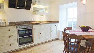 Mökki | Yksityinen keittiö | Keittoastiat/astiat/ruokailuvälineet