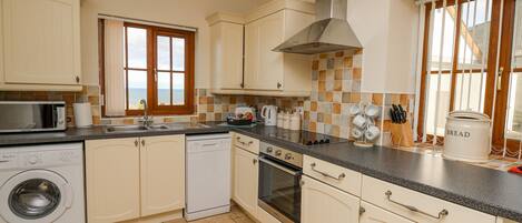 Cottage | Private kitchen | Fridge, dishwasher, cookware/dishes/utensils