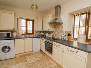 村舍 | 私人厨房 | 冰箱、洗碗机、厨具/餐具