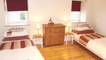 Cottage | 2 bedrooms, free WiFi, individually decorated, individually furnished