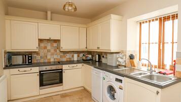 Ferienhaus | Eigene Küche | Kühlschrank, Geschirrspüler, Kochgeschirr/Geschirr/Besteck