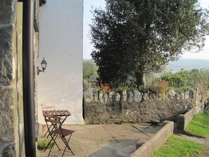 Cottage | Property grounds - West End Cottage (Newport)