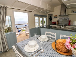 Cottage | Dining - Clifftop Carriage (Cardigan)