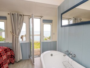 Cottage - Clifftop Carriage (Cardigan)