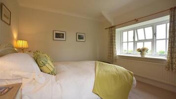 1 bedroom, individually decorated, individually furnished, free WiFi