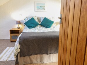 Cottage | 2 bedrooms, individually decorated, individually furnished, free WiFi - End Cottage (Newport)