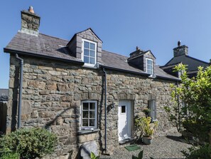 Cottage | Interior - End Cottage (Newport)