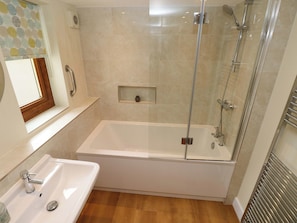 Cottage | Bathroom | Shower - Brynawelon (Newport)