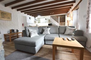 Cottage | Living area - Middle Cottage (Newport)