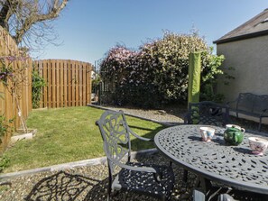 Cottage | Outdoor dining