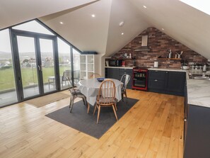 Fridge, dishwasher, cookware/dishes/utensils - The Willows (Newport)