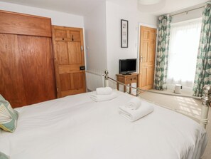 Cottage | 4 bedrooms, individually decorated, individually furnished, free WiFi