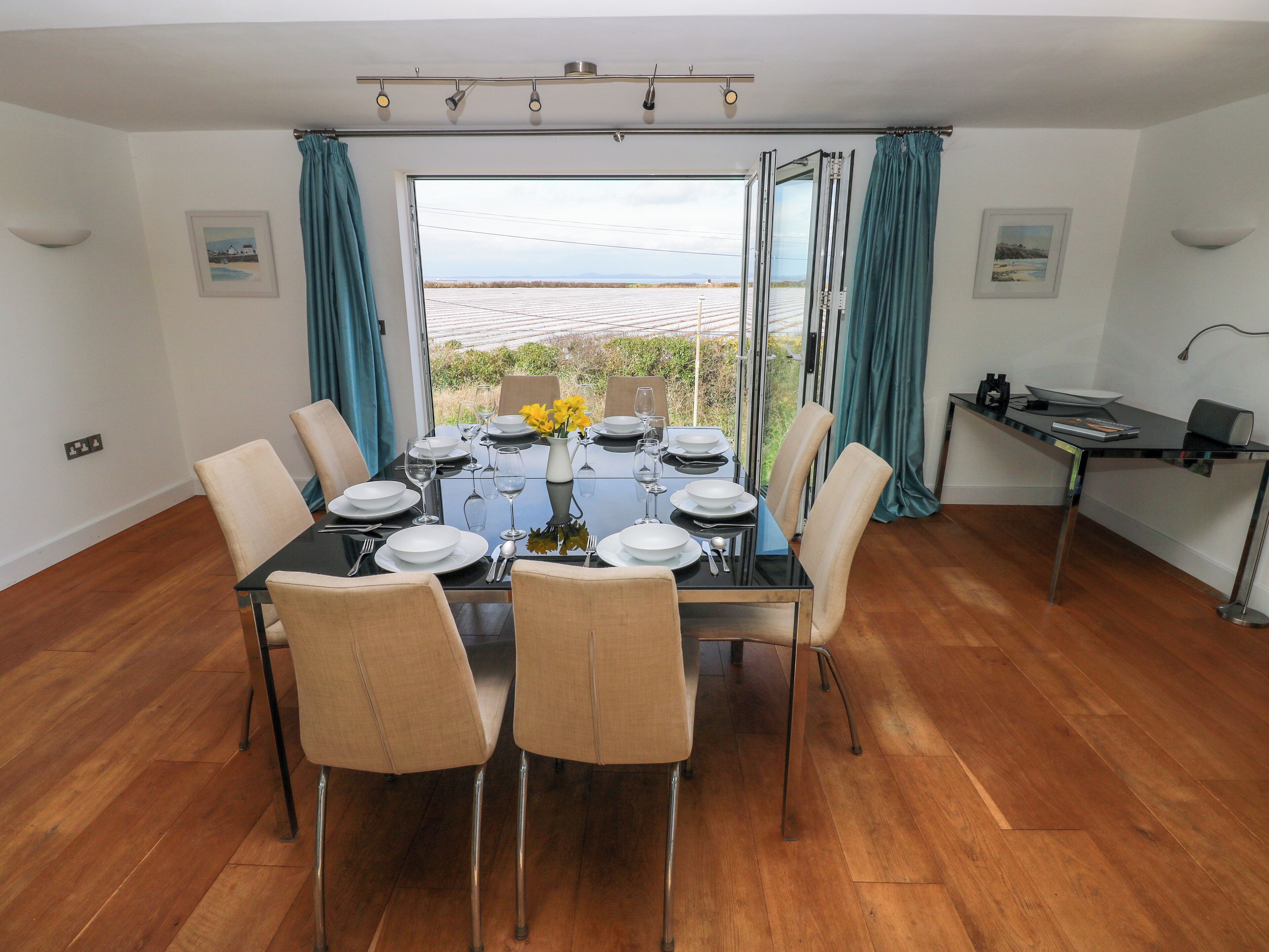 Cottage | Dining