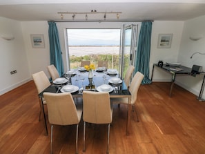 Cottage | Dining