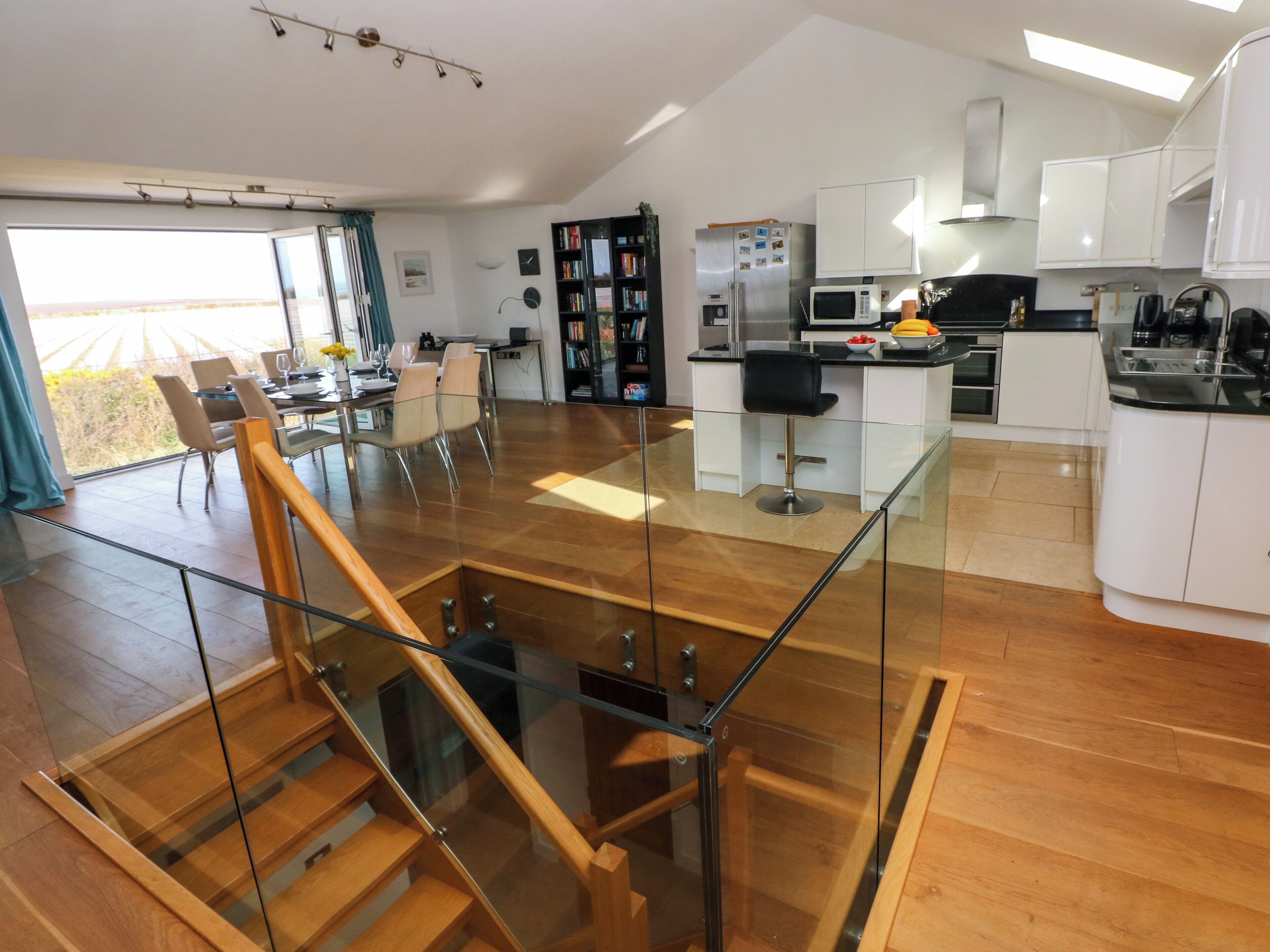 Cottage | Private kitchen | Fridge, dishwasher, cookware/dishes/utensils