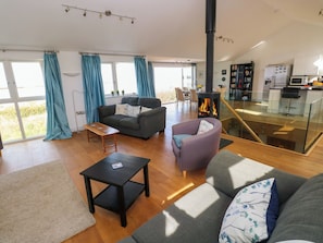 Cottage | Living area | Fireplace
