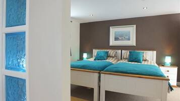 Cottage | 2 bedrooms, individually decorated, individually furnished, free WiFi