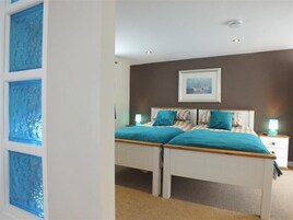 Cottage | 2 bedrooms, individually decorated, individually furnished, free WiFi