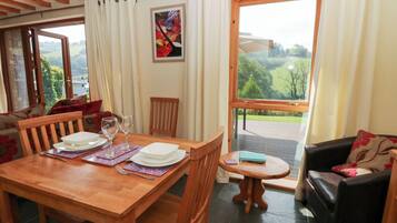 Cottage | Dining