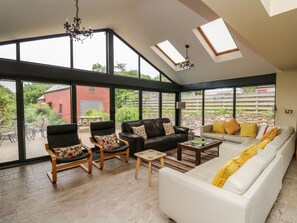Living area - Nevern House (Newport)