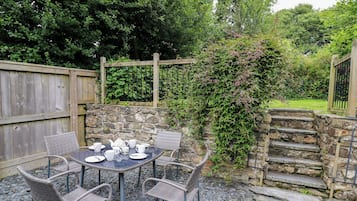 Cottage | Outdoor dining