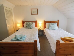 Cottage | 2 bedrooms, individually decorated, individually furnished, free WiFi - Panteg Cottage, Newport (Newport)