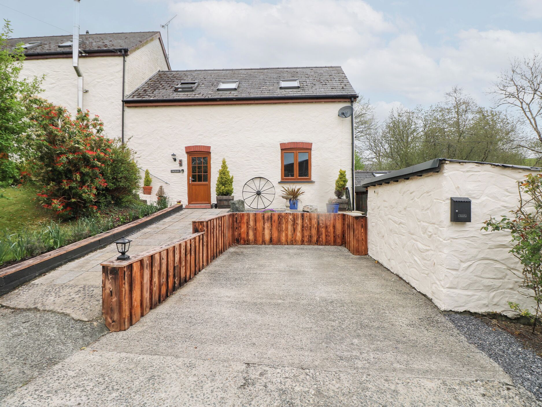 Cottage | Property grounds