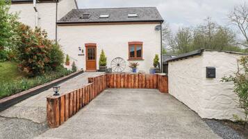 Cottage | Property grounds