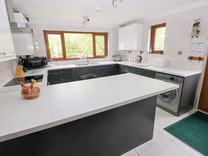 Cottage | Bếp riêng | Tủ lạnh, máy rửa bát, dụng cụ nấu nướng/bát dĩa/dao nĩa 