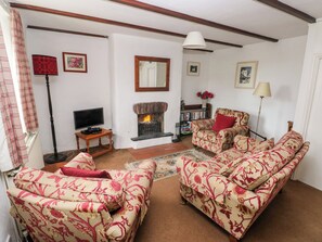 Cottage | Living area | DVD player - Ty Canol (Haverfordwest)