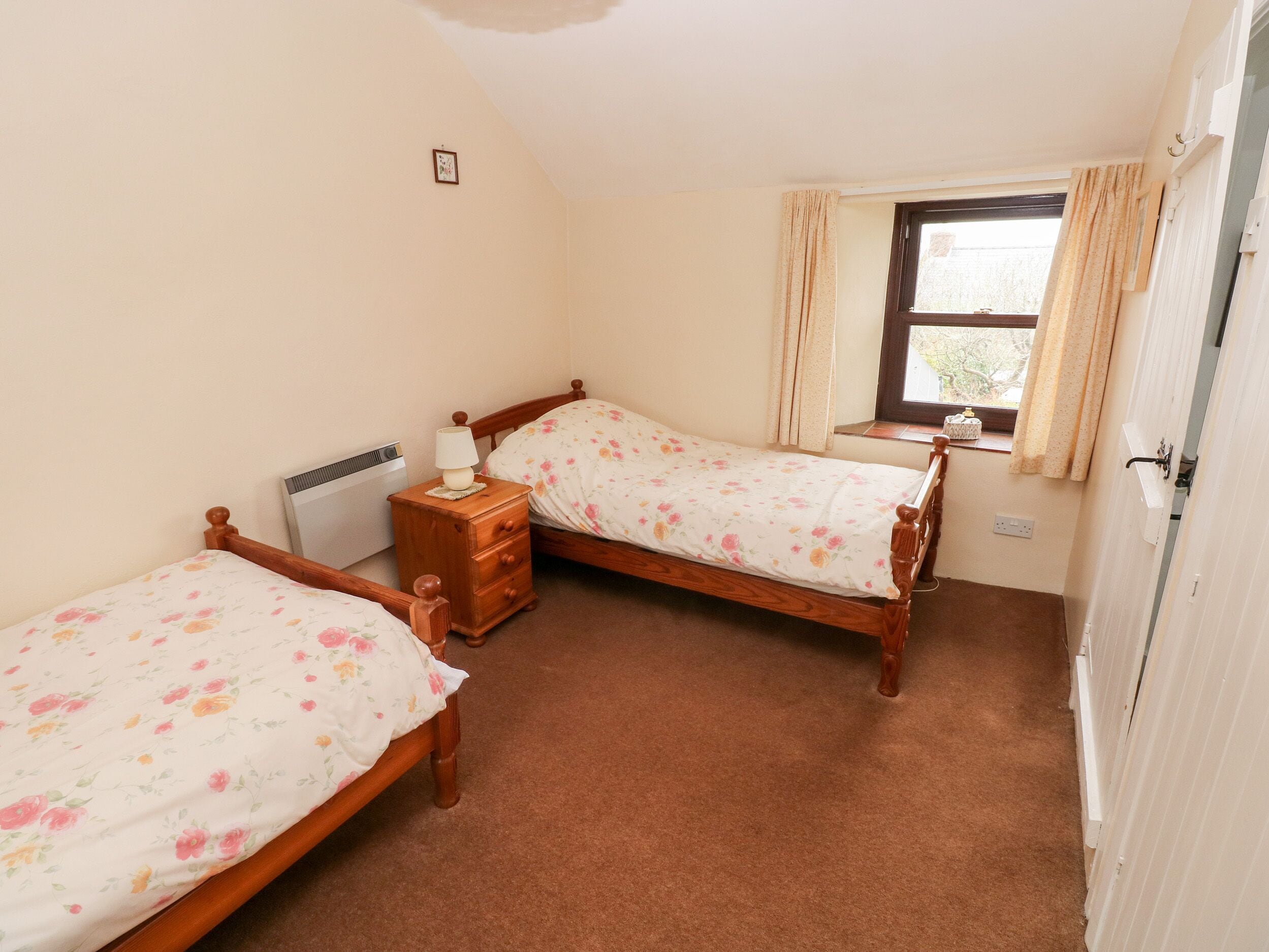 Cottage | 2 bedrooms, individually decorated, individually furnished, free WiFi