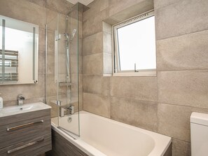 Casa de campo | Baño | Ducha y secador de pelo