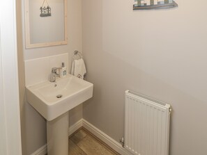 Cottage | Bathroom | Shower