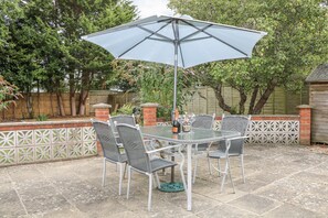 Outdoor dining - Sea Dreams (Worthing)