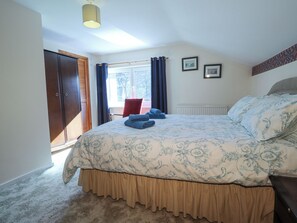 3 makuuhuonetta, yksilöllisesti sisustettu, yksilöllisesti kalustettu