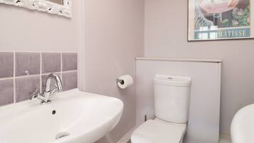 Cottage | Bathroom | Shower