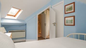 Cottage | 3 bedrooms, individually decorated, individually furnished, free WiFi