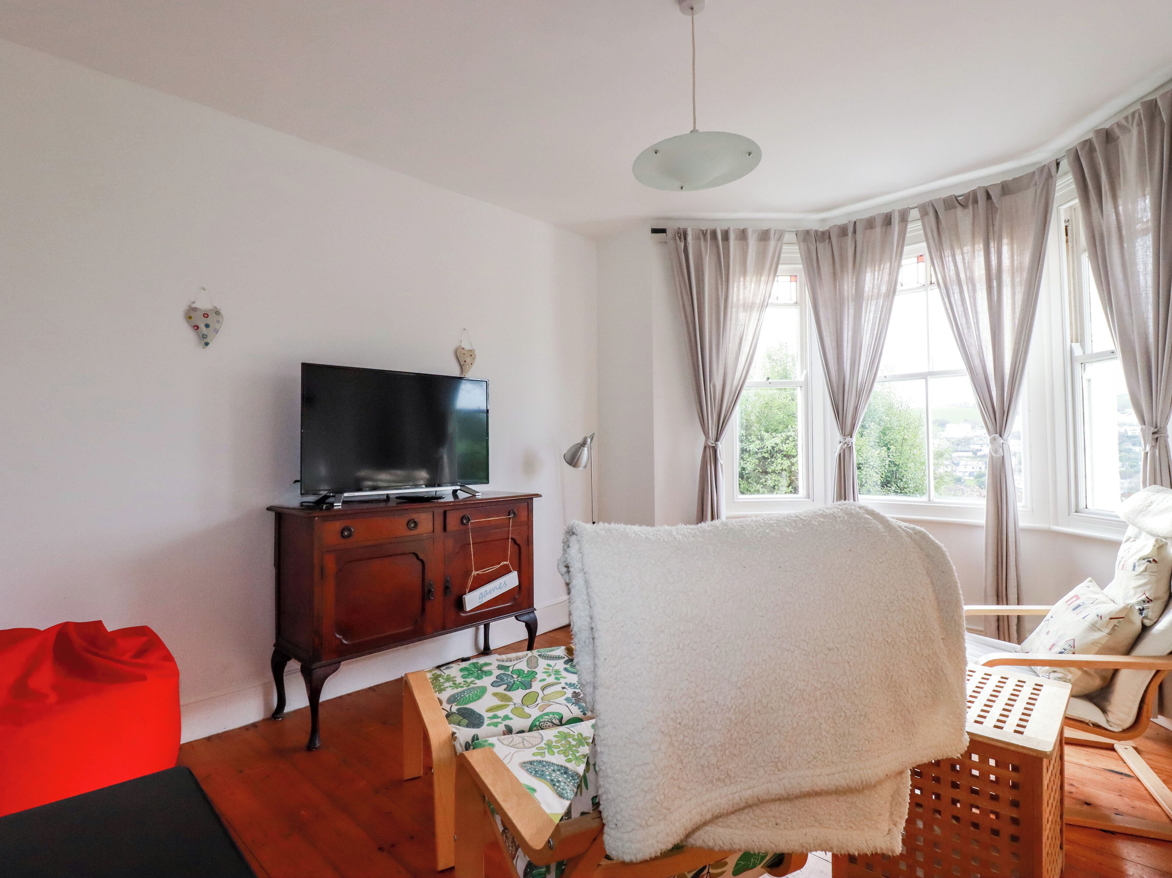 คอทเทจ | บริเวณนั่งเล่น | หนังสือ