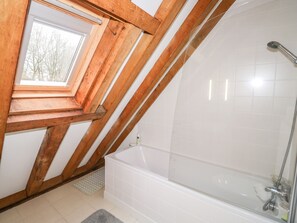 Cottage | Bathroom | Shower, hair dryer - Honeypot Lodge (Camelford)