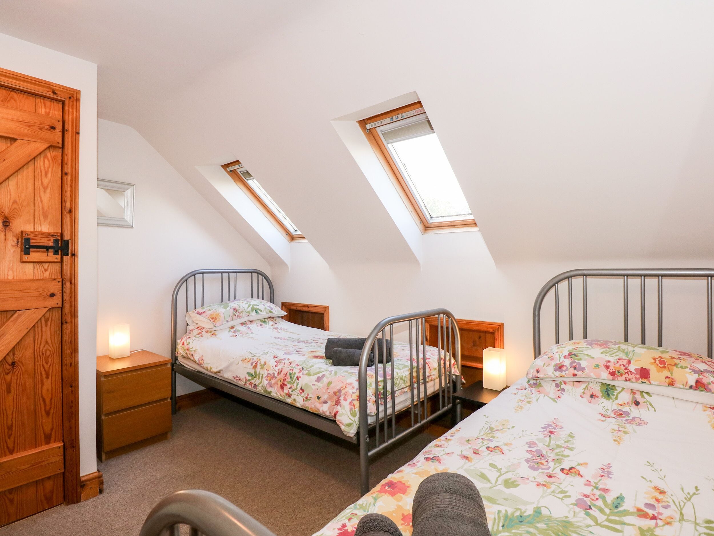 2 habitaciones, decoración personalizada y muebles diferentes 