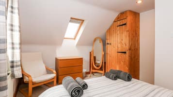 Cottage | 2 bedrooms, individually decorated, individually furnished, free WiFi