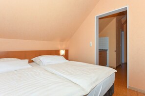 Unclassified image, 4 of 13, button - Double room Seeschwalbe in the Hotel-Pension Altes Siel - Double room (Esens)