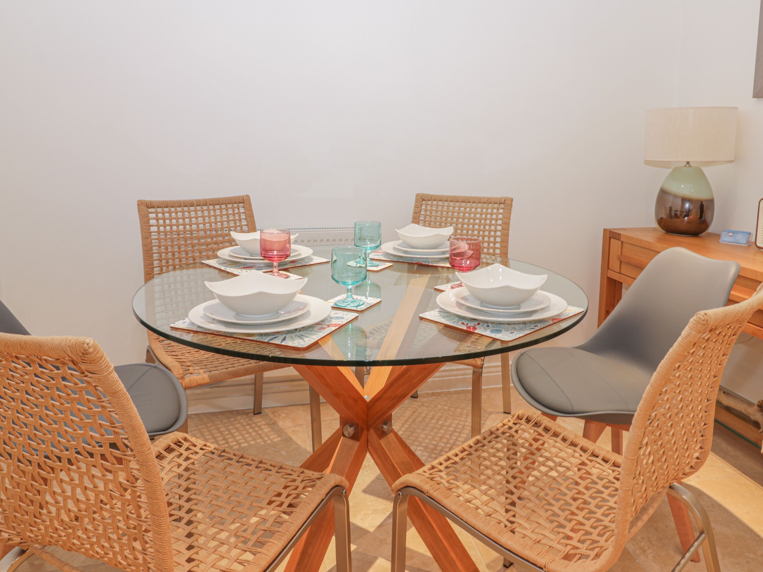 Mökki | Yksityinen keittiö | Astianpesukone, keittoastiat/astiat/ruokailuvälineet