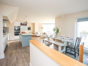 Ferienhaus | Eigene Küche | Kühlschrank, Geschirrspüler, Wasserkocher, Kochgeschirr/Geschirr/Besteck