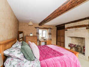 Cottage | 3 bedrooms, individually decorated, individually furnished, free WiFi - Chapel House (Stonehouse)