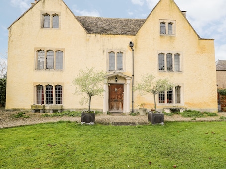 Cottage | Interior. Chapel House