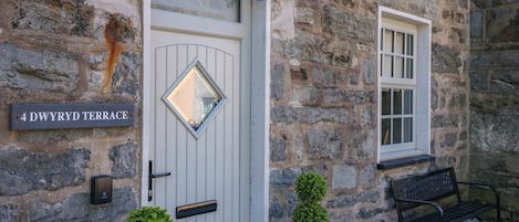 Cottage | Exterior detail