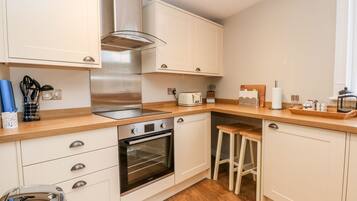 Fridge, dishwasher, electric kettle, toaster