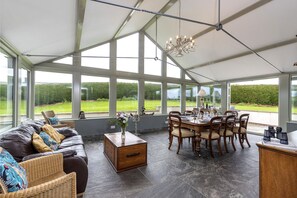 Cottage | Dining